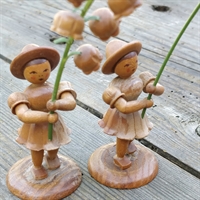 piger med hatte og blomst i hånd liljekonval, naturtræ folkekunst tysk Erzgebirge